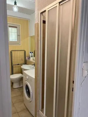 Salle de bains dans l'établissement Pavilllon en corse chez Michel