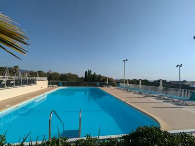 Piscine de l'établissement Chez Aline - Appartement en bord de mer ou située à proximité