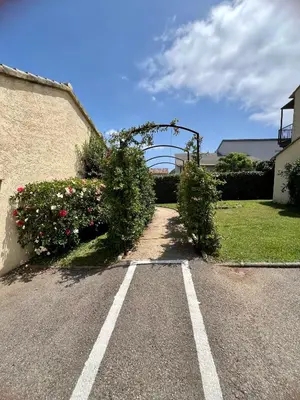 Jardin de l'établissement Studio confortable avec piscine