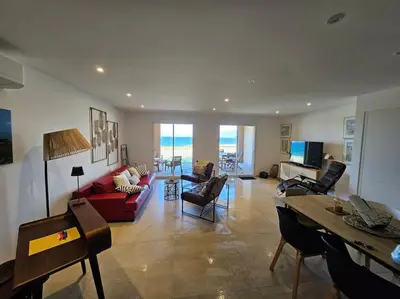 Télévision ou salle de divertissement dans l'établissement Appartement Chez Emma, le luxe en Bord de Mer by Monarca