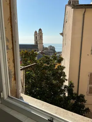 Vue générale sur la mer ou vue sur la mer prise depuis l'appartement