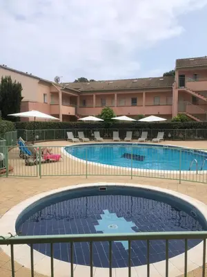 Piscine de l'établissement Bravone ou située à proximité