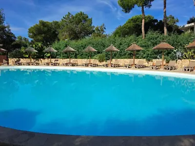 Piscine de l'établissement belles chambres toutes équipées bord de mer gérance nouvelle ou située à proximité