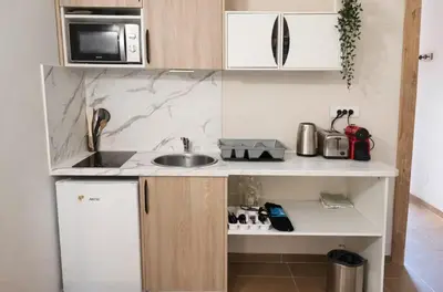 Cuisine ou kitchenette dans l'établissement Studio 4 personnes avec piscine - Le petit Empereur