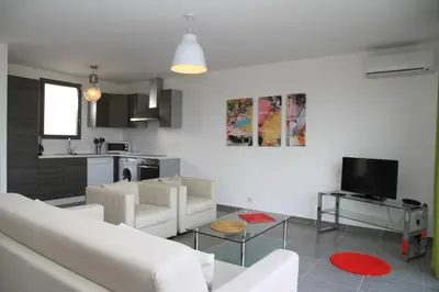 Télévision ou salle de divertissement dans l'établissement Résidence Isola Hotel