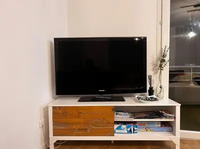 Télévision ou salle de divertissement dans l'établissement CASA NINA FURIANI CORSE Appartement en résidence
