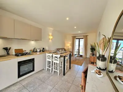 Cuisine ou kitchenette dans l'établissement Bel appartement avec piscine Cap Corse- Sisco