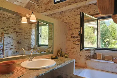 Salle de bains dans l'établissement Villa Canapaggio