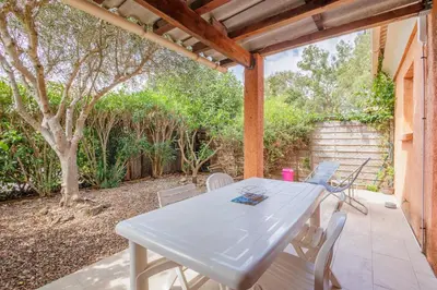 Jardin de l'établissement Jaso - Maison à 5min de la plage