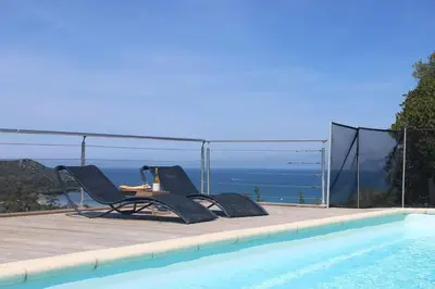 Piscine de l'établissement Villa spacieuse à Saint-Florent avec piscine ou située à proximité
