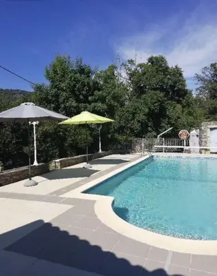 Piscine de l'établissement Location Estivale en Haute Corse ou située à proximité
