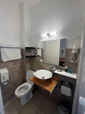 Salle de bains dans l'établissement Appartement 2 chambres pour 6 personnes en résidence à la nuitée