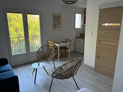 Cuisine ou kitchenette dans l'établissement Studio Les arbousiers