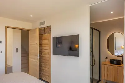 Télévision ou salle de divertissement dans l'établissement Villa Yaya