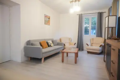 Coin salon dans l'établissement Location F2 44 m2