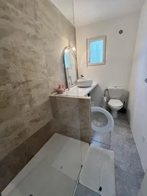Salle de bains dans l'établissement Superbe maison avec piscine