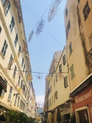 Quartier de la villa ou autre quartier proche