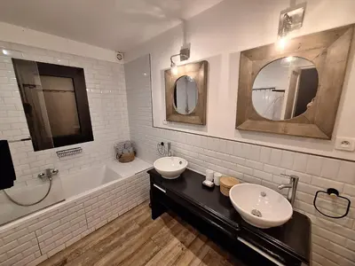 Salle de bains dans l'établissement BergerieMuratinca privacy piscine vue mer 16 pers - location du samedi au samedi