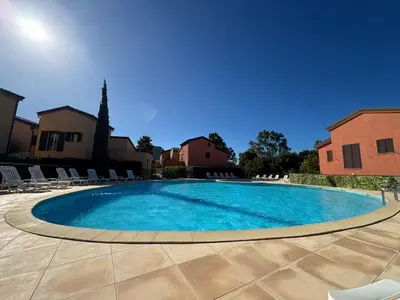 Piscine de l'établissement T3 climatisé avec vue piscine ou située à proximité