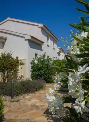 Jardin de l'établissement Casabella 3 chambres