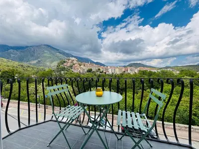 Vue générale sur la montagne ou vue sur la montagne depuis l'appartement