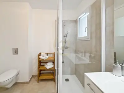 Salle de bains dans l'établissement Duplex T4 proche de la plage à Calvi