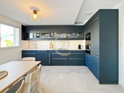Cuisine ou kitchenette dans l'établissement Duplex T4 proche de la plage à Calvi