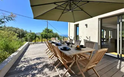 Balcon ou terrasse dans l'établissement Villa Giuliana Paisible & spacieuse AREGNO