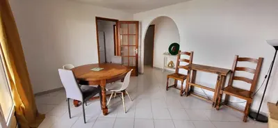 Coin salon dans l'établissement Appartement vue mer, pietranera