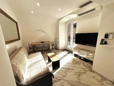 Télévision ou salle de divertissement dans l'établissement U TIGRU - Maison luxe et Cosy au cœur du Cap Corse