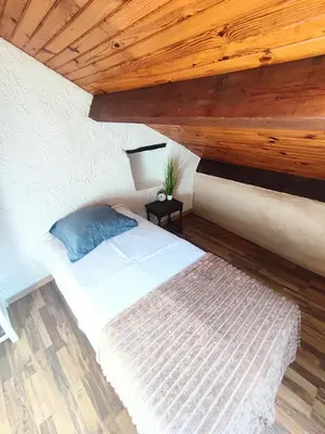 Un ou plusieurs lits dans un hébergement de l'établissement Maison typique de village Corse , 15min Aéroport et de la mer CASA SCALINA