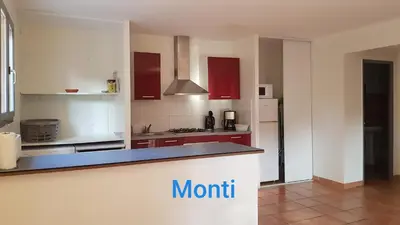 Cuisine ou kitchenette dans l'établissement Gite de 90m2 proche de la mer avec grande piscine MONTI