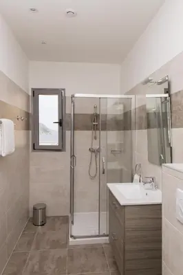 Salle de bains dans l'établissement Résidence Hotelière Capu Seninu