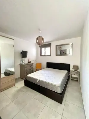 Un ou plusieurs lits dans un hébergement de l'établissement Bel appartement au calme