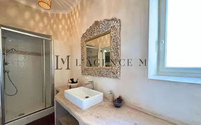 Salle de bains dans l'établissement Appartement Blasini Proche plage & ville