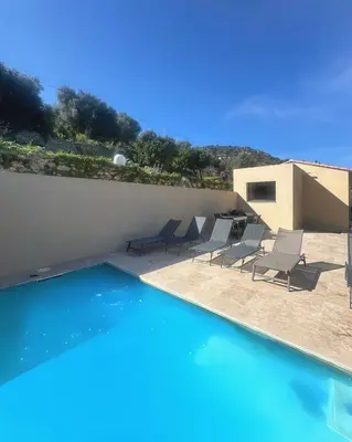 Piscine de l'établissement Superbe villa vue mer et piscine ou située à proximité