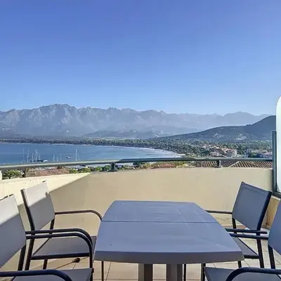 Bel appartement vue mer-montagne