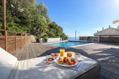Nourriture dans la villa ou à proximité