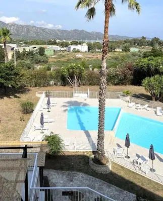 Piscine de l'établissement Studio avec piscine SAINT FLORENT - FLO300-259 ou située à proximité