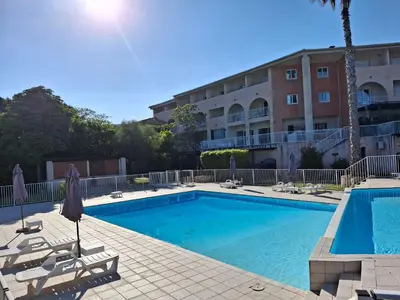 Piscine de l'établissement Studio avec piscine SAINT FLORENT - FLO300-259 ou située à proximité