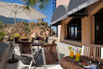 Vue générale sur la montagne ou vue sur la montagne depuis l'hôtel