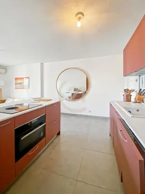 Cuisine ou kitchenette dans l'établissement Charmant T2 Ile Rousse, proche centre ville