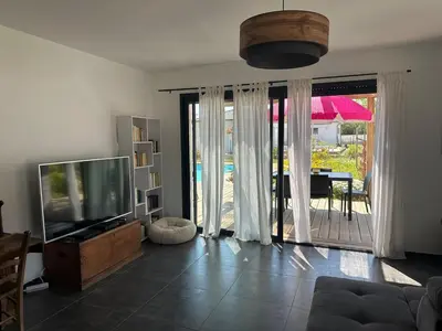 Télévision ou salle de divertissement dans l'établissement Villa avec piscine privée Santa Maria Poggio