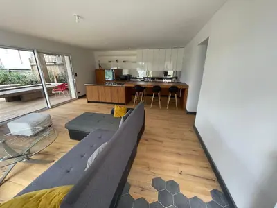 Cuisine ou kitchenette dans l'établissement Villa-de Luxe-Salle de bain-Vue sur la campagne à 5 minutes de la mer Qui est composé de 5 chambres