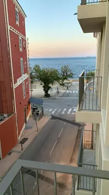 Vue générale sur la mer ou vue sur la mer prise depuis l'appartement