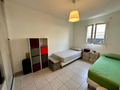 Un ou plusieurs lits dans un hébergement de l'établissement Appartement Cardellina Jardin & Ville