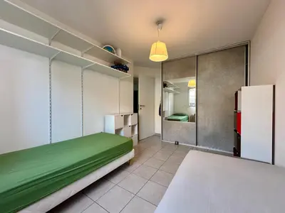 Un ou plusieurs lits dans un hébergement de l'établissement Appartement Cardellina Jardin & Ville