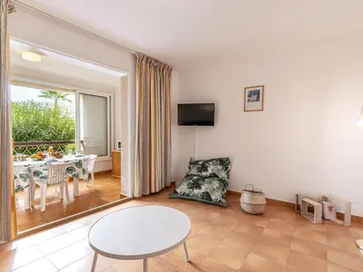 Télévision ou salle de divertissement dans l'établissement Apartment Casa Antonio by Interhome