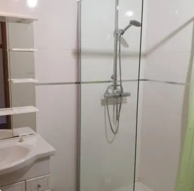 Salle de bains dans l'établissement Appartement Caprunale Rivière & Maquis
