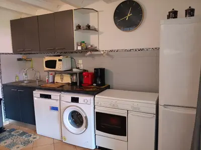 Cuisine ou kitchenette dans l'établissement Corse-San Giuliano-maison- 2 mn de la plage
